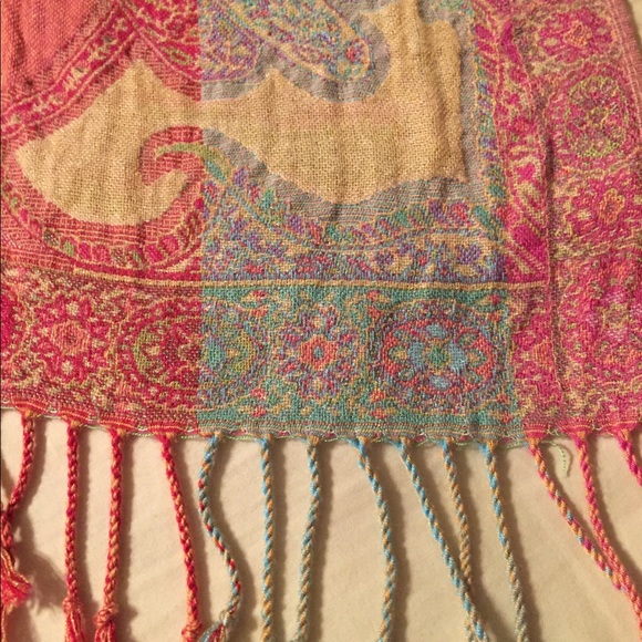 Vintage Luxurious long fringed scarf. - Picture 2 of 5